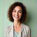 Portrait of Sara Davis, a friendly and experienced nutritionist